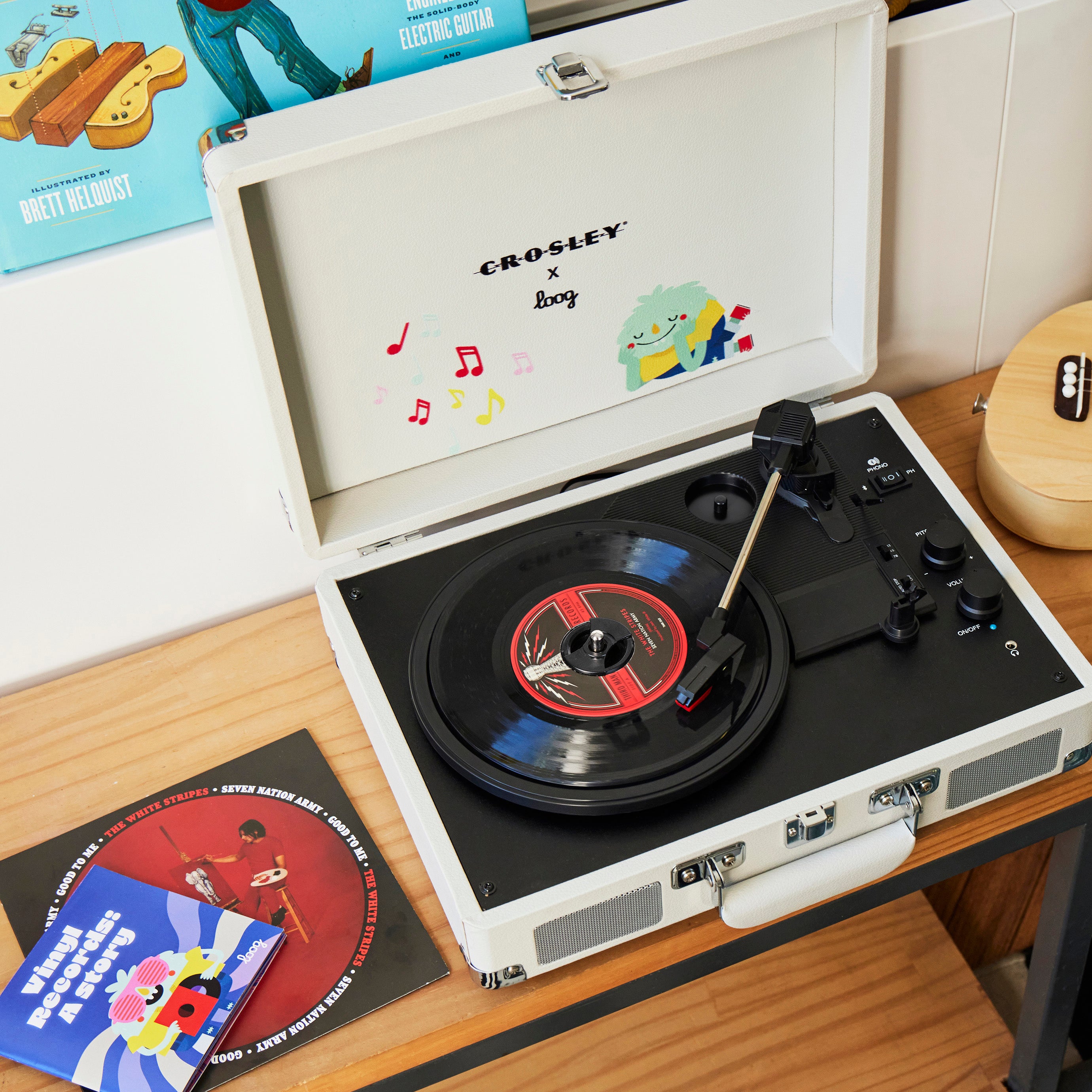 Crosley record hot player with records